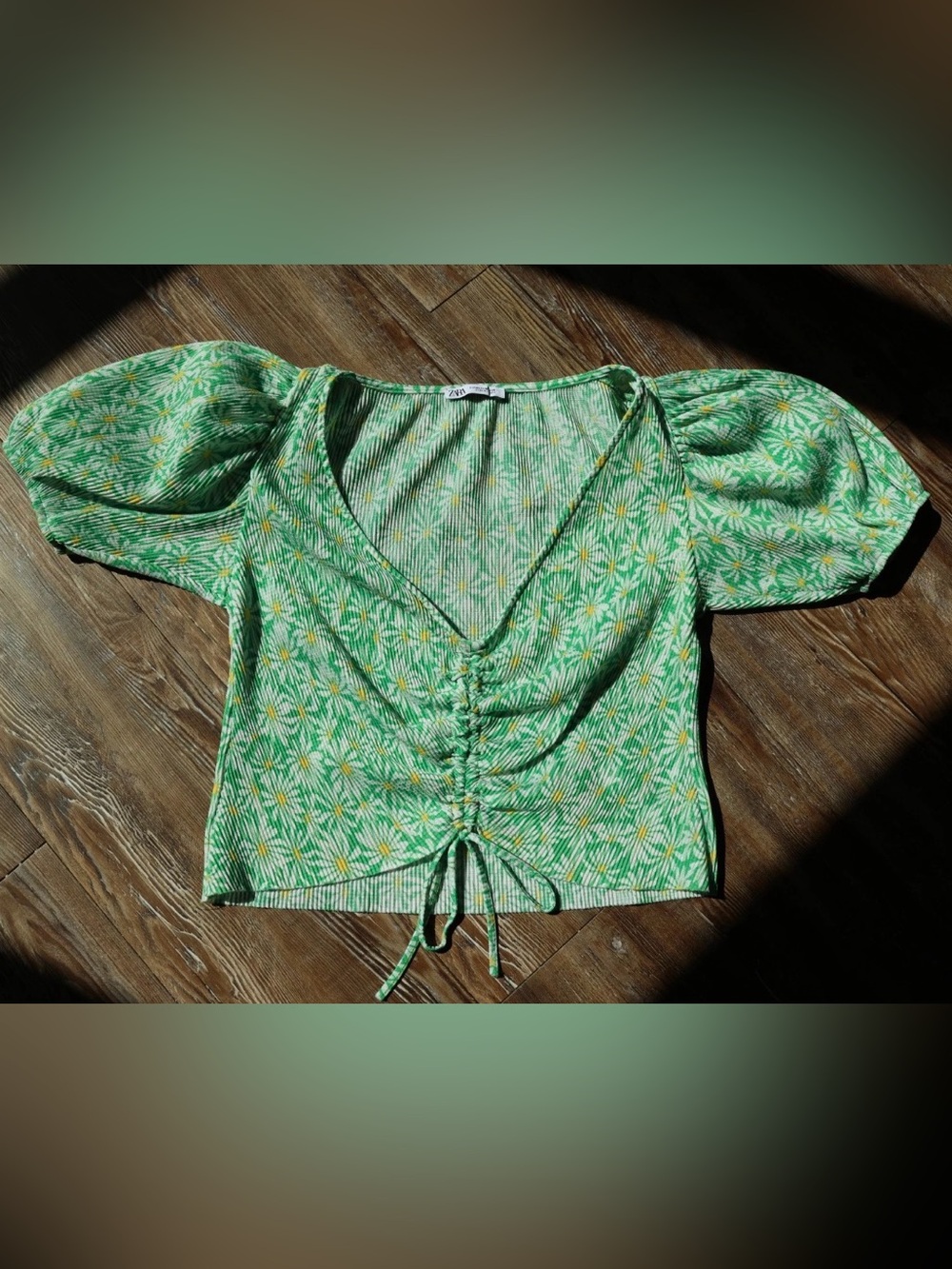 Green Daisy Floral Top Cropped Babydoll Summer Blouse Pleated Womens Medium